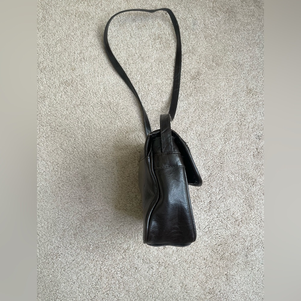 TR Bentley Leather Shoulder Bag with Logo Detail - Picture 4 of 6
